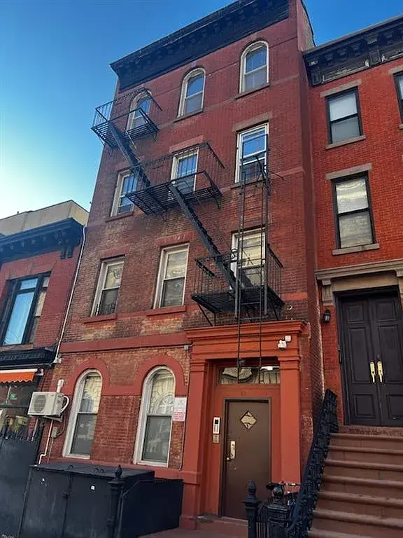 60 6th Avenue - Multifamily Building