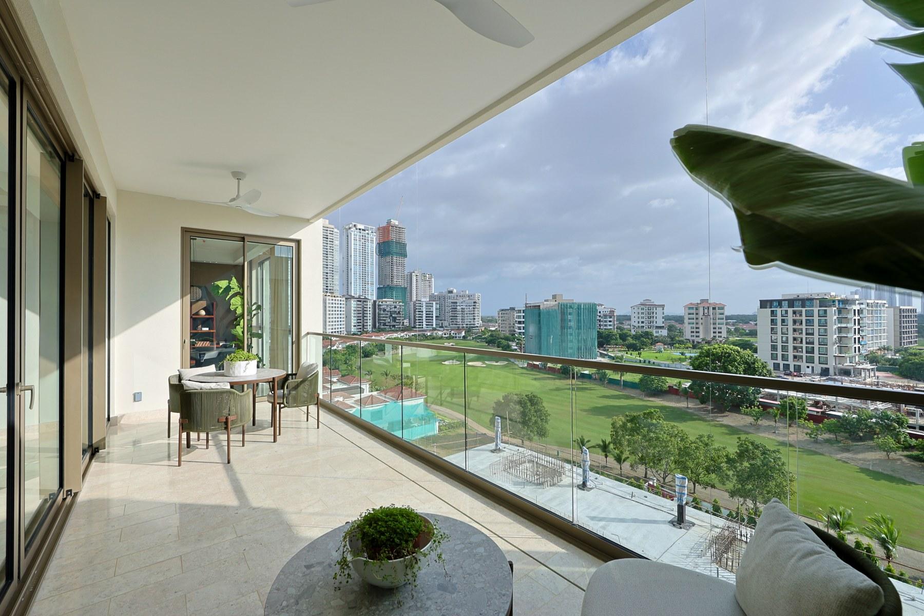 Santa María | Four-bedroom apartment with balcony and den
